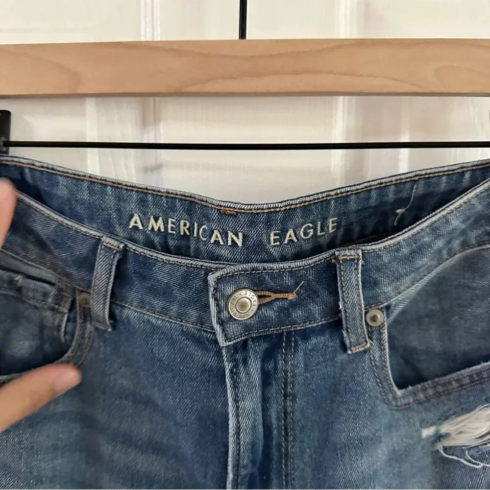 American Eagle Distressed Mom Jean Women’s Size 6